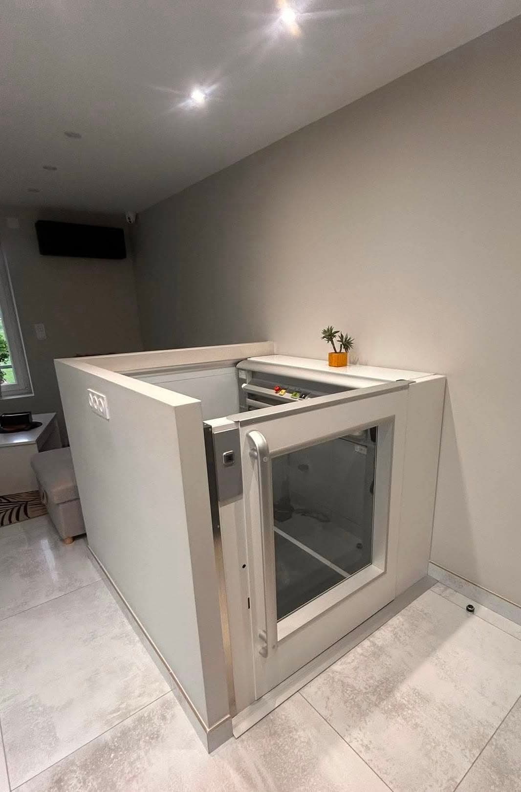 Accès Élévation est fier d'avoir réalisé l'installation d'un ascenseur privatif électrique dans une habitation à Firminy.
