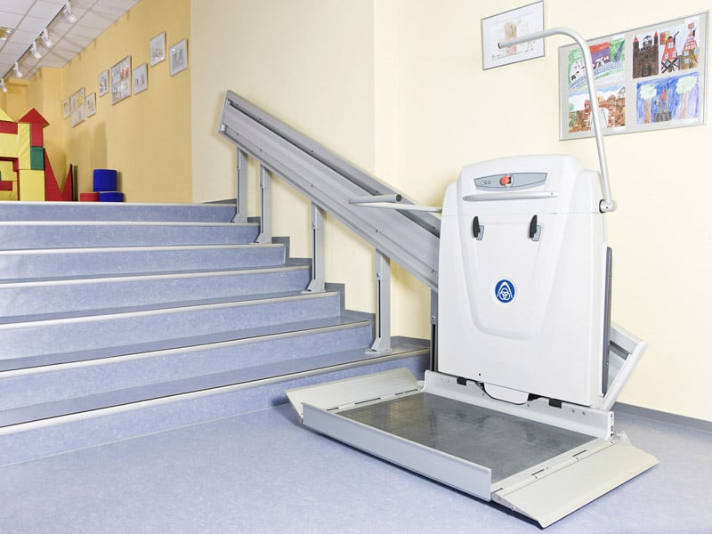 Plateforme monte-escalier électrique pour fauteuil - AMS
