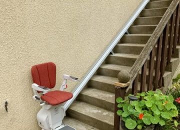 Installation d’un siège monte-escalier droit extérieur à Taponas dans le Rhône (69)