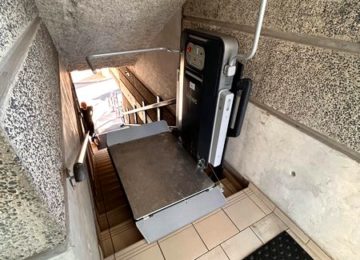 Installation d’une plateforme monte-escalier à Romans sur Isère dans la Drome (26)